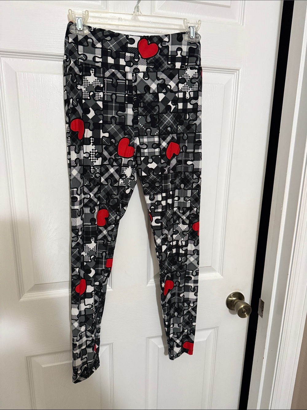 LuLaRoe Black, White & Red Heart Print Leggings